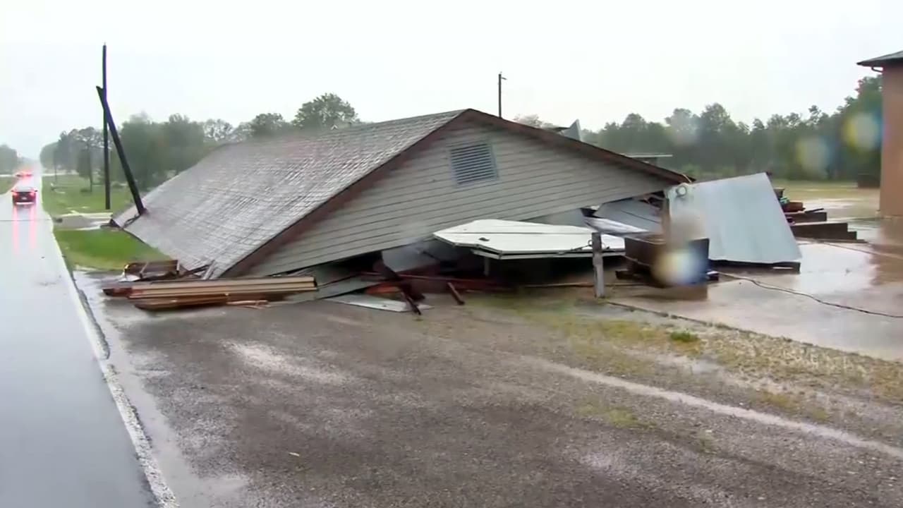 Estructuras colapsadas en Pittsburg, Kansas. A pesar de la veintena de tornados el sistema de tormentas no fue tan severo como se temía originalmente, dijo el martes el Servicio Nacional de Meteorología.