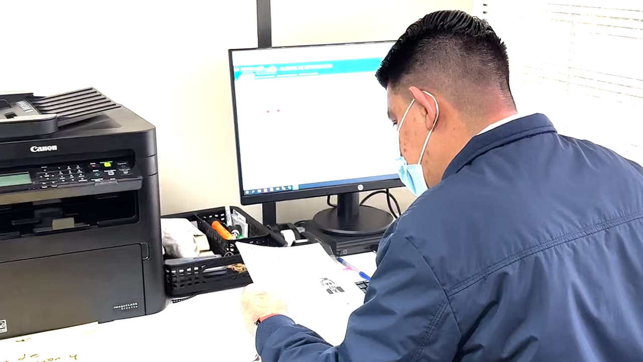 Agregó que nunca había sido tan fácil sacar el documento único de identidad que además les sirve a los salvadoreños para una serie de trámites legales.