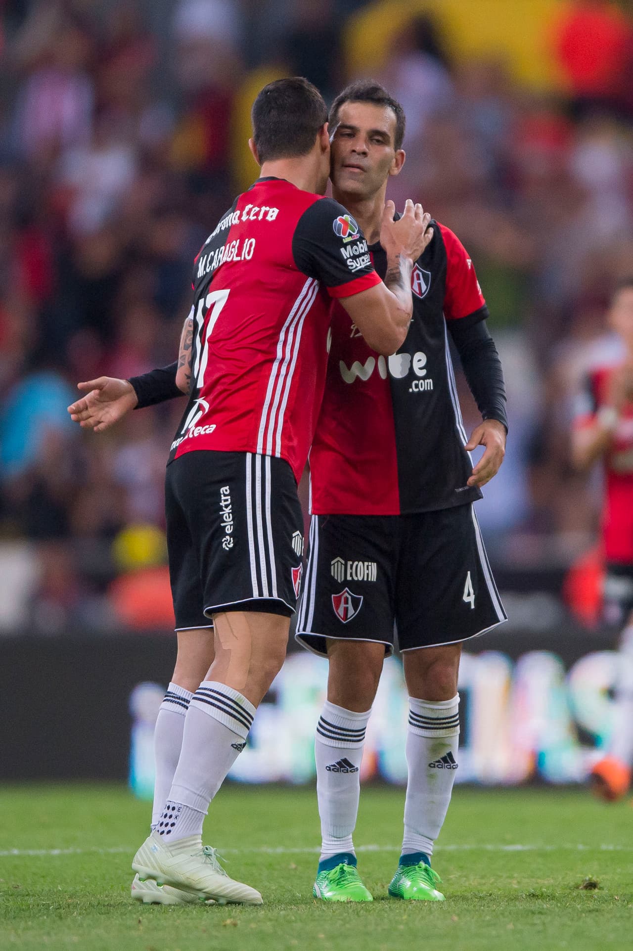 Rafael Márquez jugó su último partido en el Jalisco en la victoria del Atlas sobre Chivas. Los Rojinegros ganaron 1-0, el capitán del Tri y la Selección Mexicana tuvo una destacada actuación, y al final se llevó el cariño de propios y extraños.