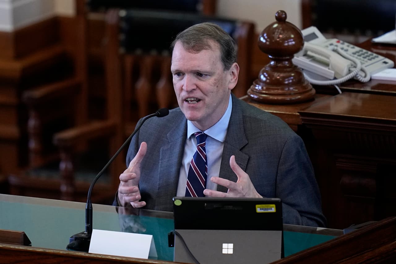 "Tenía conductas inmorales": asistente de Paxton que lo reportó al FBI declara en el juicio en el Senado de Texas