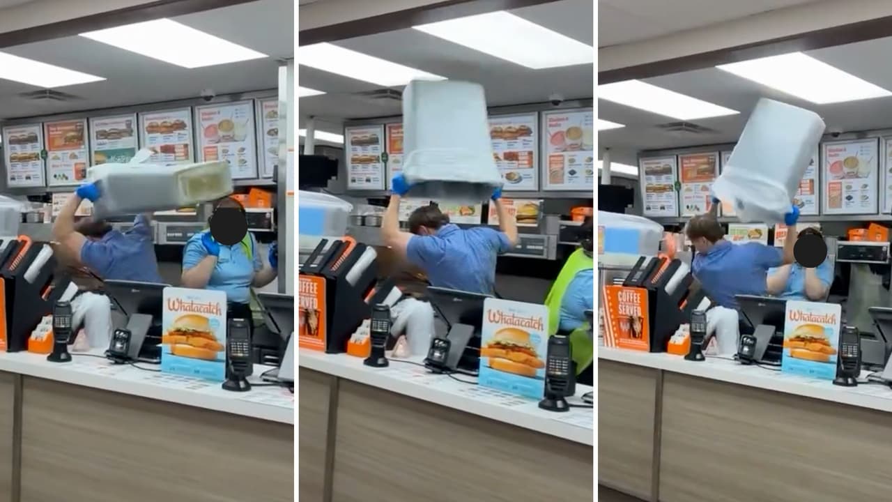 <h3 class="cms-H3-H3">Arresto y cargos</h3> Cuando los agentes regresaron al restaurante, 
<b>encontraron al hombre en el estacionamiento con una herida en la cabeza.</b>
<br>La policía lo identificó como 
<b>Anthony William Newhuis, de 41 años</b> y residente de Spring, Texas. 
<br>Fue arrestado y 
<b>enfrenta cargos por agresión con lesiones corporales e intoxicación pública.</b> 
<br>Además, según las autoridades, ya bajo custodia 
<b>habría inundado intencionalmente una celda de la cárcel local, </b>lo que derivó en un cargo adicional por daño a la propiedad. 
<br>El caso continúa en investigación.