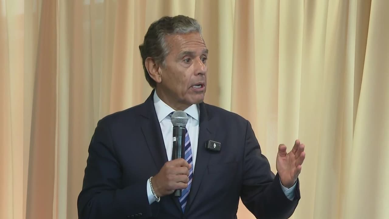 "La atención médica es un derecho, no un privilegio", Villaraigosa en foro de aspirantes para gobernar California