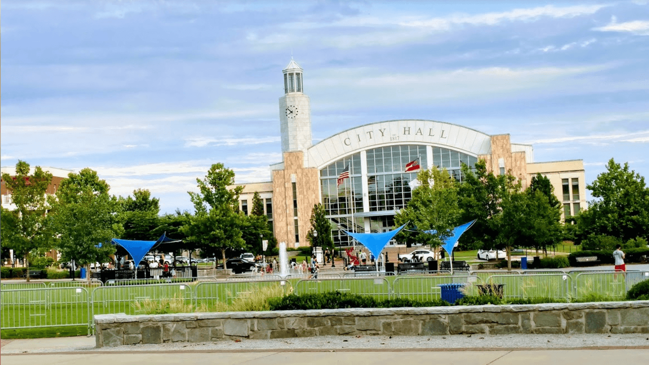 Suwanee declara estado de emergencia y ordena el cierre de restaurantes, gimnasios y centros de entretenimiento