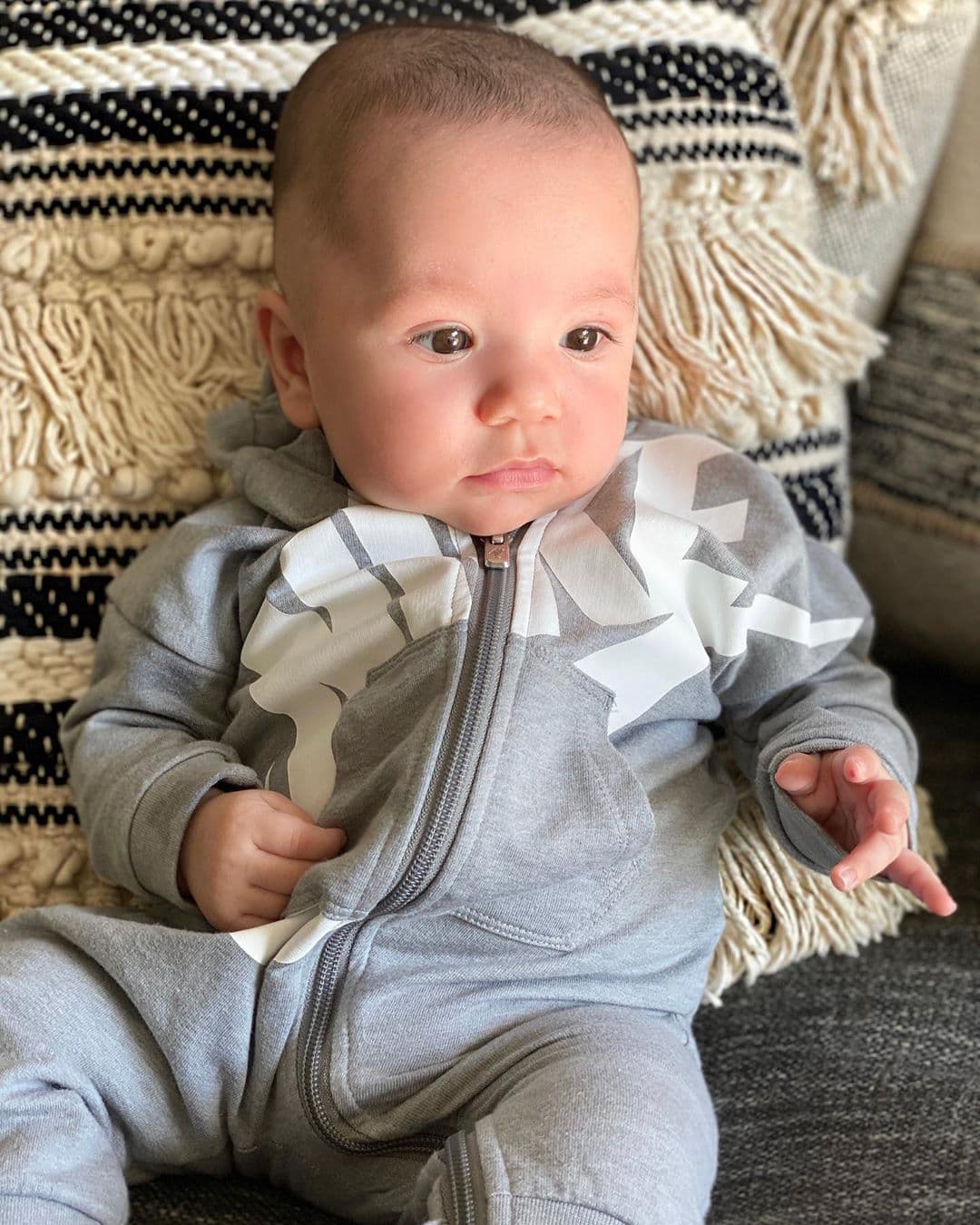 Andrea Chediak sigue gozando de la mejor de las compañías en estos tiempos de distanciamiento social: la de su bello 'baby Diego', quien crece en tamaño y en hermosura.