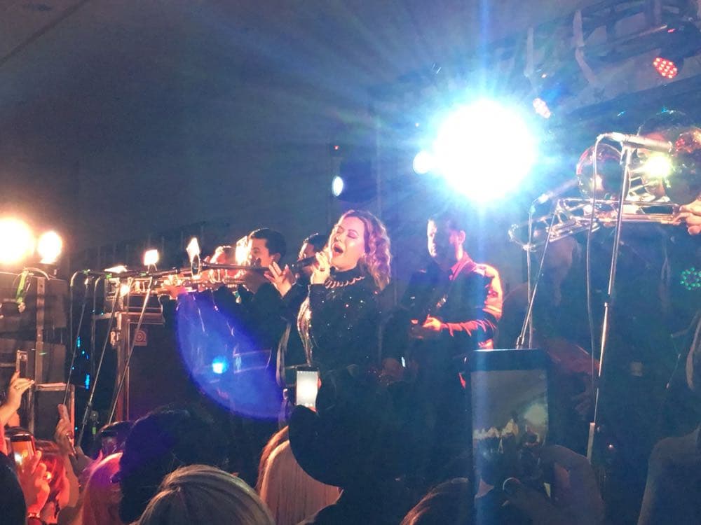 La hija de 'La Diva de la Banda' tuvo la oportunidad de presentar parte de su repertorio musical, así como algunos temas que interpretara su mamá Jenni Rivera.