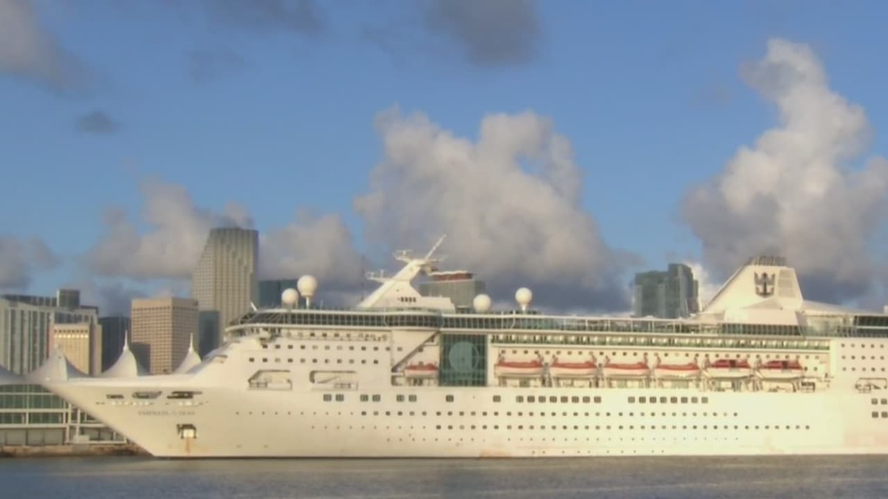 "Es la despedida más horrible, todos llorando desde el malecón": pasajeros del crucero que llegó de Cuba 