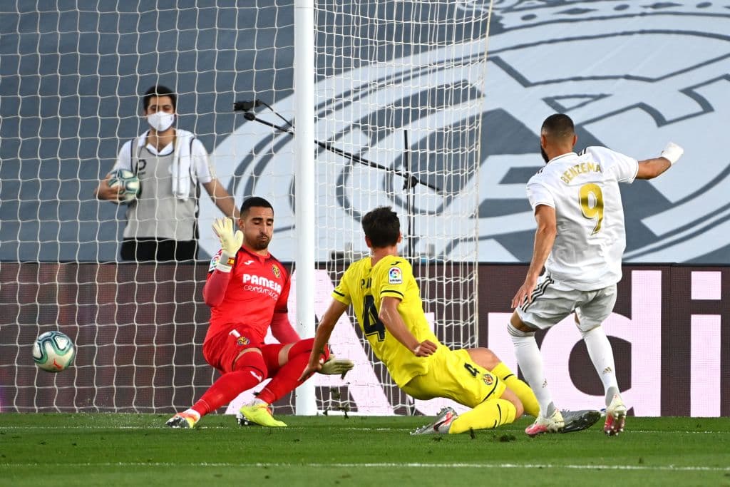 Tras un error en la salida, Luka Modric toca el balón para Karim Benzema, el Francés anota el tanto que le daría el título a Los Blancos.
