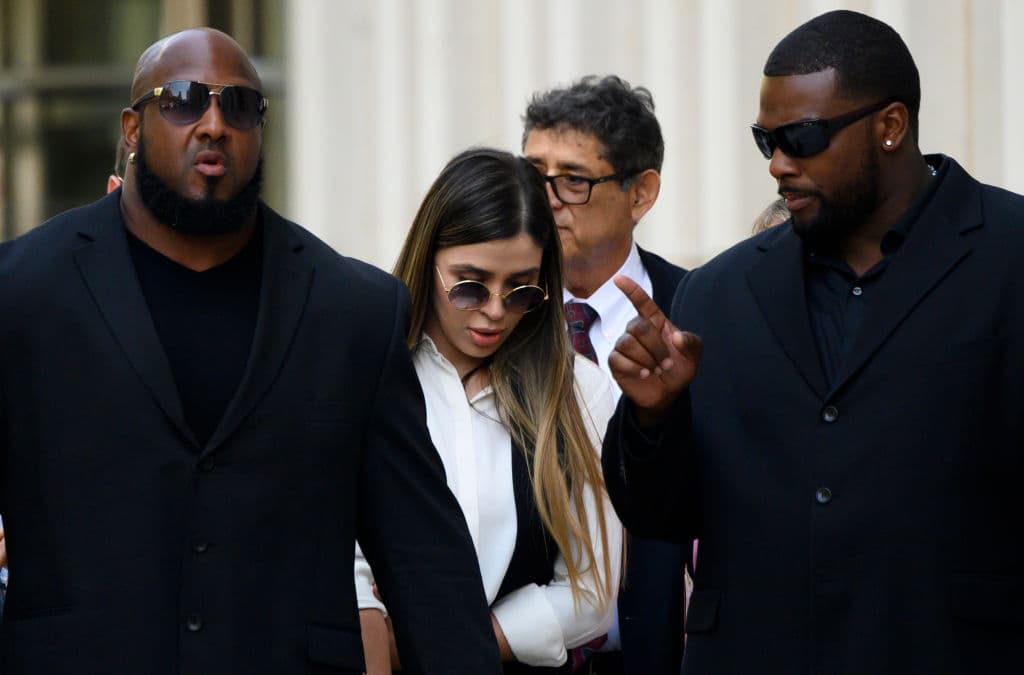 Postergan un mes la sentencia de Emma Coronel, esposa de "El Chapo"