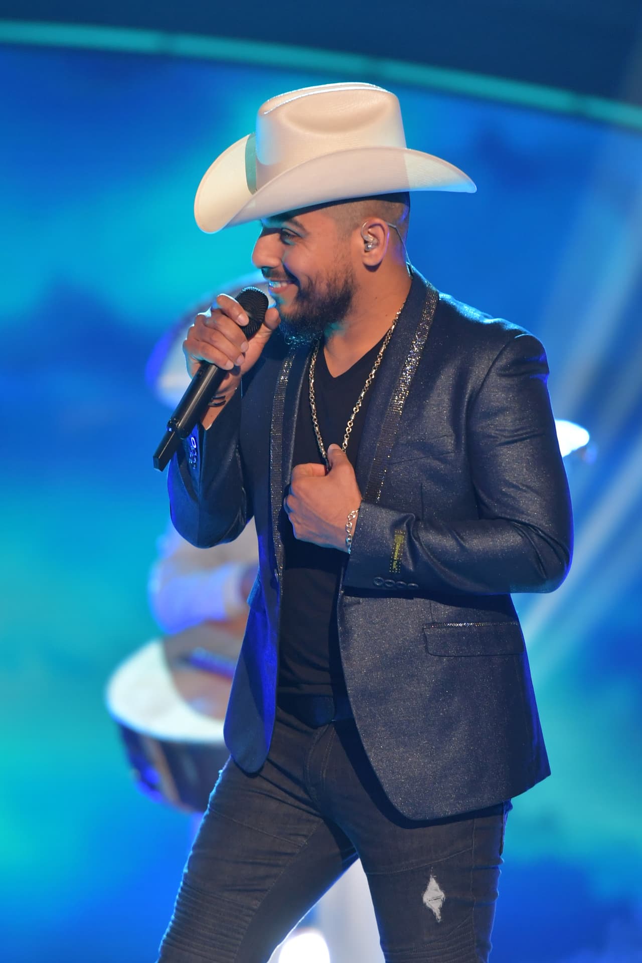 Con todo su romanticismo, inundó el escenario de Pequeños Gigantes USA.