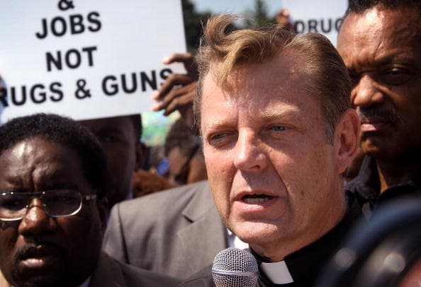 Favorece un dictamen a un párroco de Chicago acusado de abuso sexual infantil