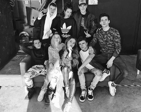 Las grabaciones del proyecto iniciaron en enero pasado y Danna Paola no pasó este hecho por alto: "Somos 'Élite'. ¡Sorpresa! No puedo de la felicidad, esto es un sueño hecho realidad. Y por fin poder contarles que soy parte de la nueva serie original de Netflix en España!".