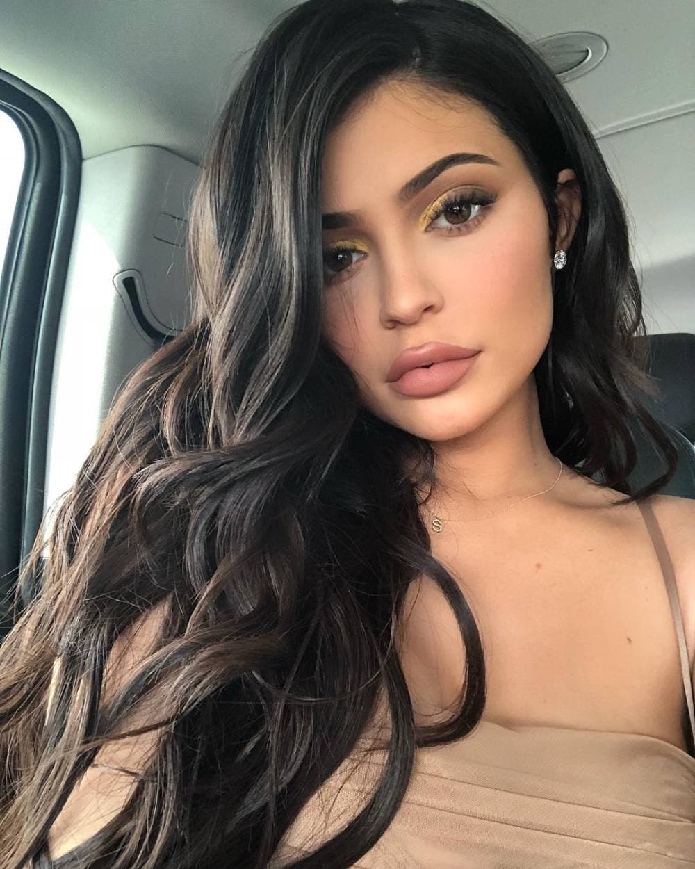 Kylie Jenner es una de las mujeres más famosas de Instagram, basta que publique una fotografía para producir millones de 'likes'.
<br>