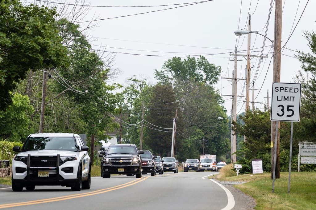 Está previsto que Trump comparezca en un tribunal federal de Miami 
<a href="https://www.univision.com/local/miami-wltv/lo-que-viene-para-trump-tras-la-imputacion-de-cargos-el-proceso-podria-tardar-hasta-un-ano-video">el martes a las 3:00 p.m. (EDT).</a> Luego se espera que entregue declaraciones desde su club de golf en Bedminster, Nueva Jersey.