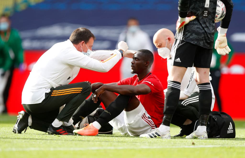 Manchester United 1-3 Chelsea | Oliver Giroud (45+11’) adelantaba a los de Lampard. Mount (46’) hizo el segundo y Maguire (74’) sepultó a los de Manchester con un autogol. El descuento llegó de los botines de Bruno Fernandes quien cobró una pena máxima. Chelsea se enfrentará al Arsenal en la final de la FA Cup, una de las competiciones más añejas del futbol mundial.