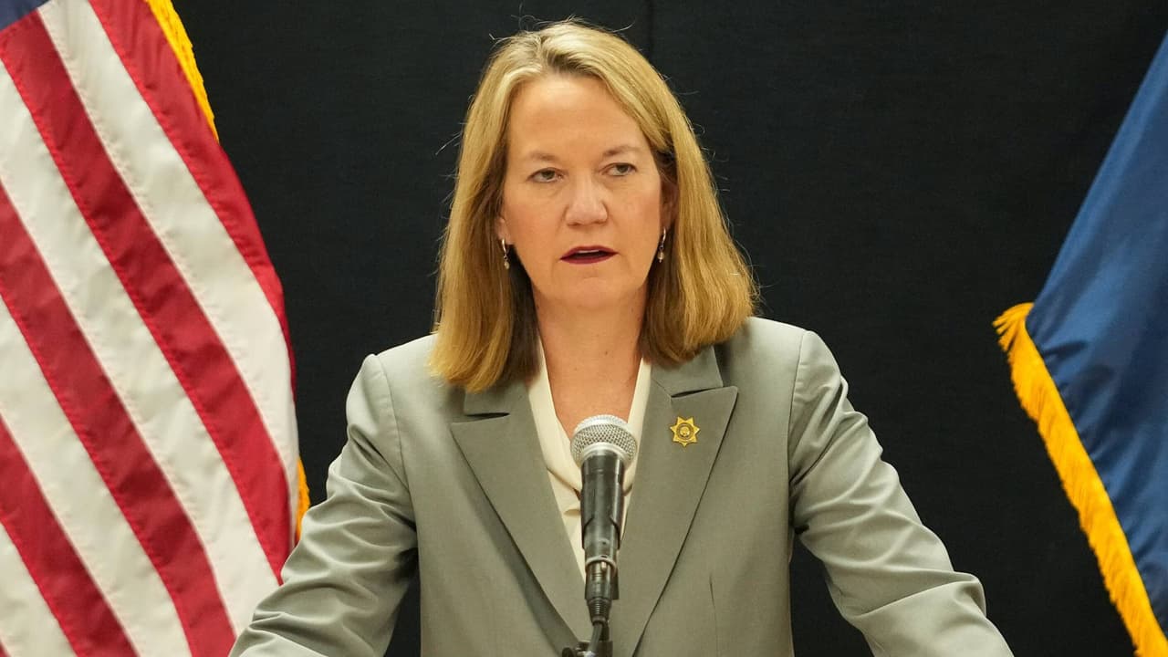 “Una mentira descarada”: Fiscal Mayes se defiende de las críticas que recibió por sus declaraciones sobre ICE