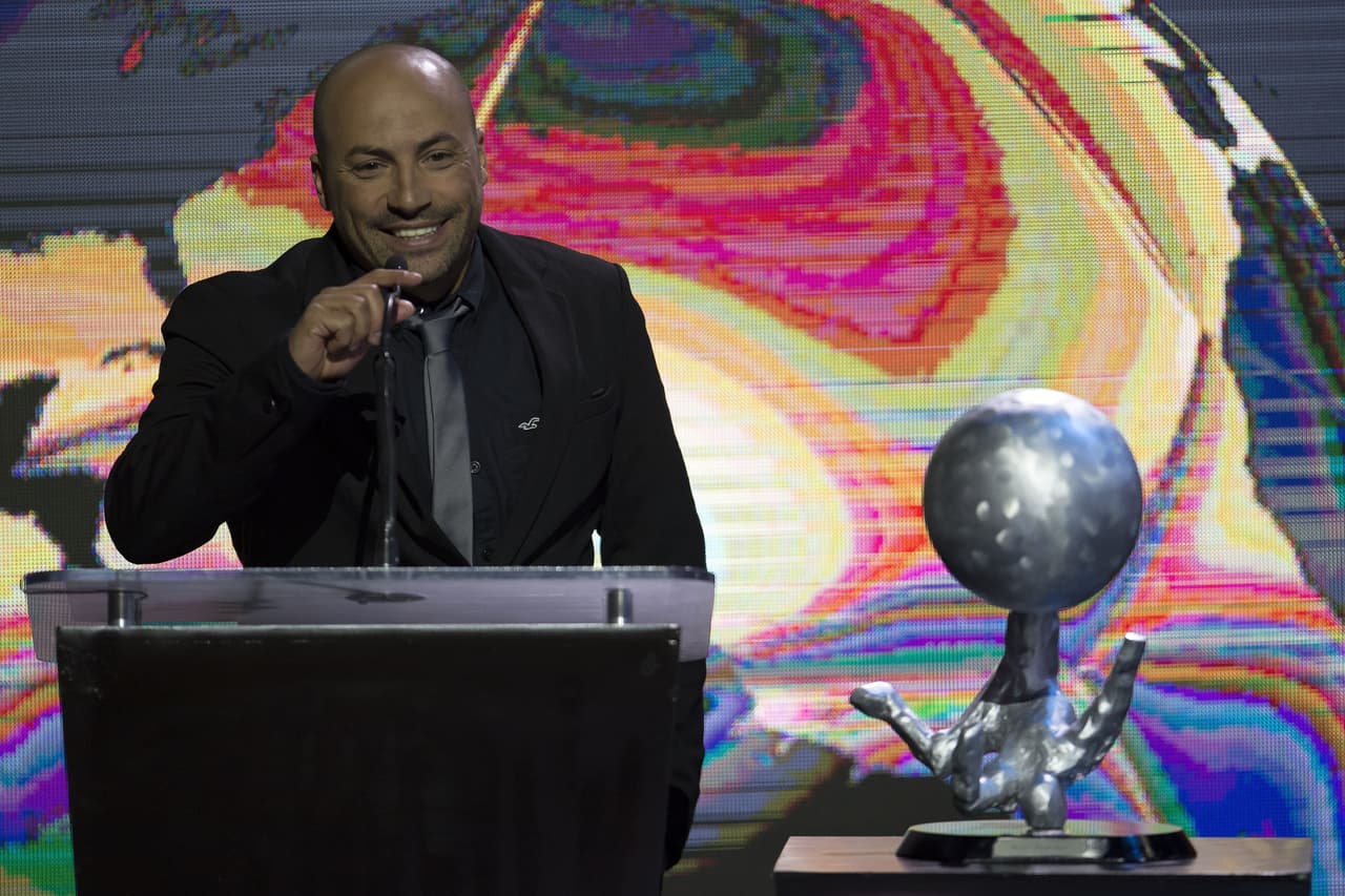 El exjugador brasileño, quien se destacó con Pumas y el León en el balompié mexicano, subió al estrado para exaltar a un viejo conocido, a un compatriota, a un entrañable amigo de cuatro letras: Cafú.