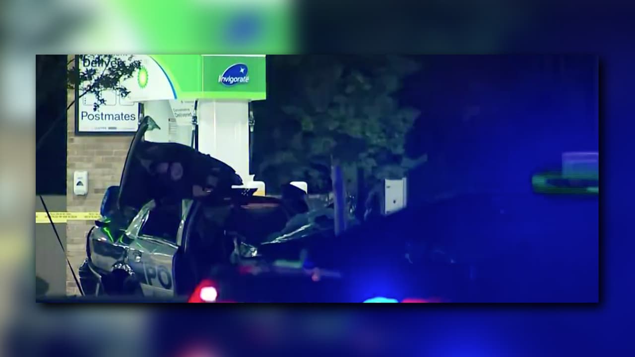 Un oficial de Policía de Smyrna murió mientras estaba en servicio cuando su vehículo de patrulla chocó con un Chevy Tahoe en South Cobb Drive cerca de The Perimeter, confirmó el departamento de Policía.