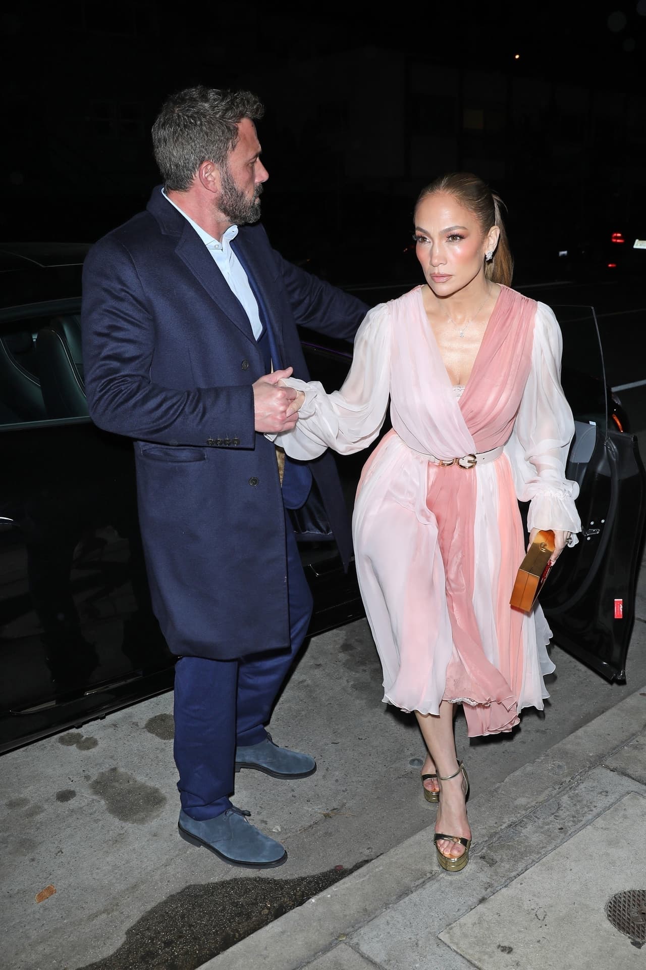Fue su primera cena como matrimonio en el Día de los Enamorados. 
<br>