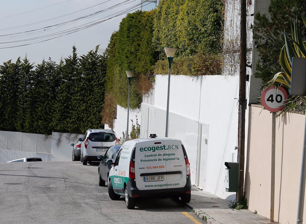 La camioneta de esta empresa frente a la casa de Shakira llevó a que varios medios indagaran qué pasaba.