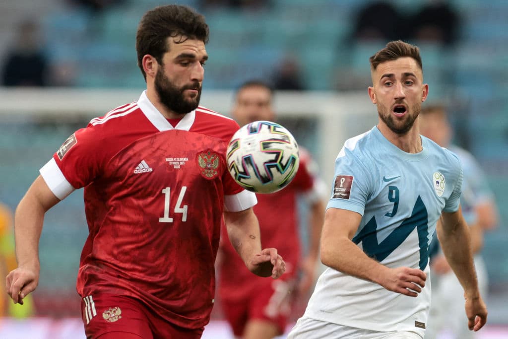 Rusia venció 2-1 a Eslovenia y llegó a seis unidades en el Grupo H; Eslovenia cierra la jornada con tres puntos.