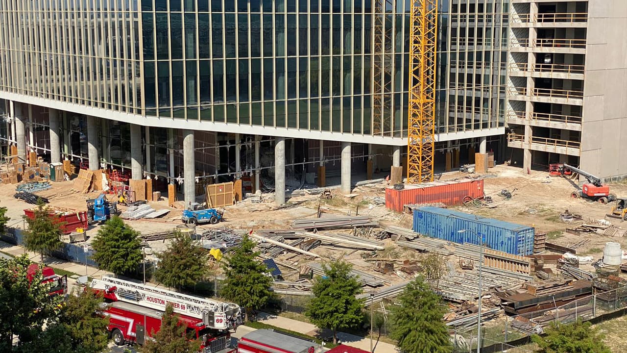 Las autoridades han señalado que consideran la estructura del edificio como inestable.