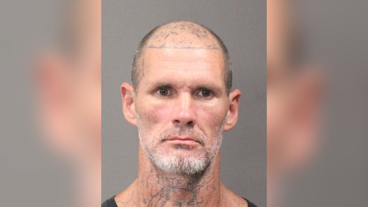 Douglas Franklin Harrelson, enfrenta cargos por robo a un edificio.