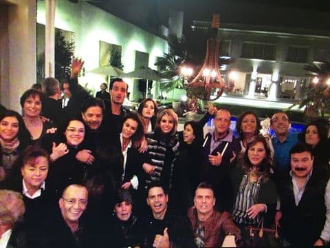 En su hogar, la intérprete de icónicas villanas ha celebrado más de una fiesta rodeada de su familia y amigos famosos, incluyendo a Juan Soler y Lisset. 
<br>