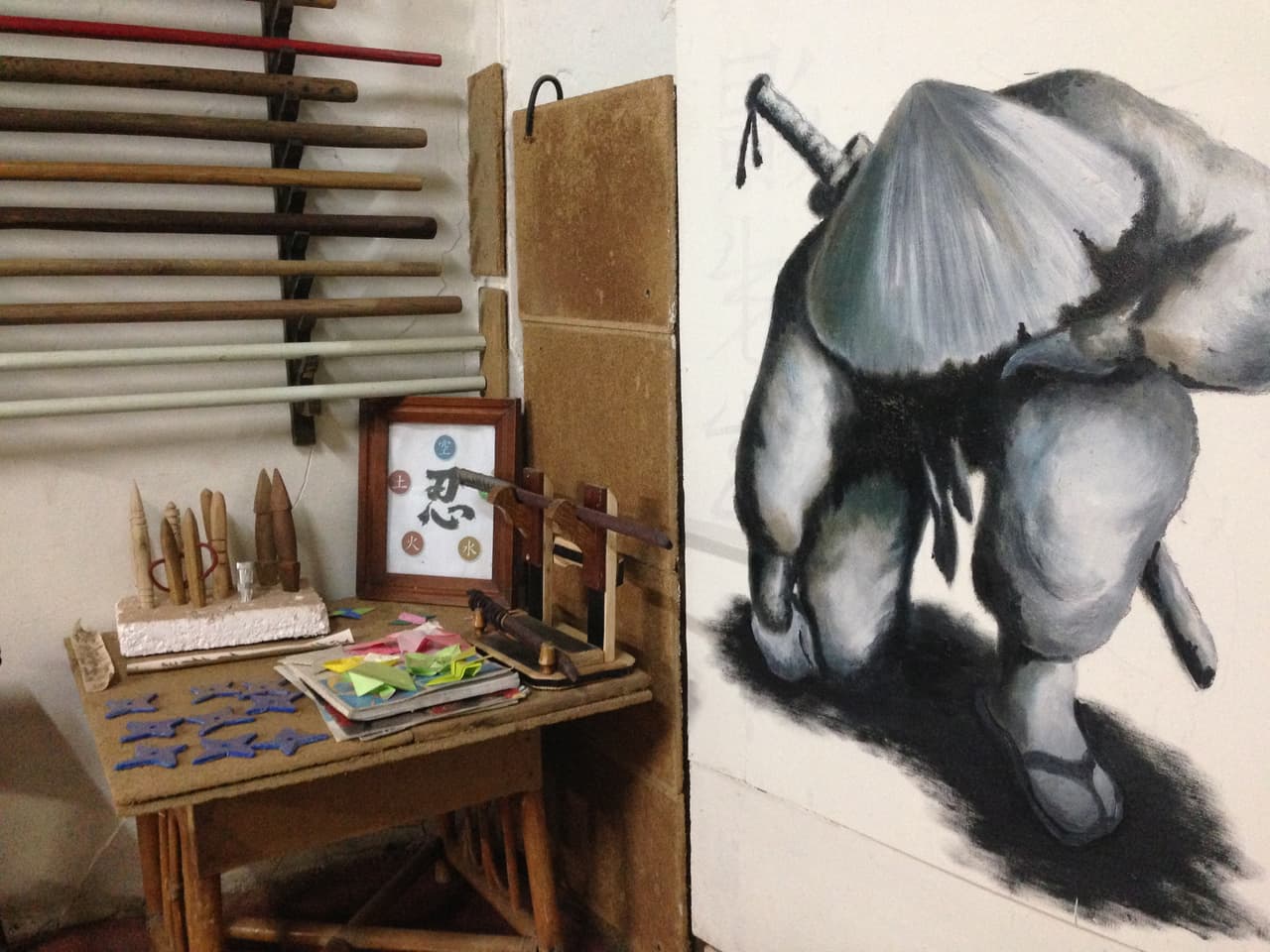 Armas de madera para los entrenamientos.