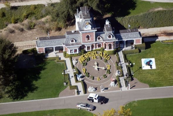 En el texto, la familia subraya que "Michael perdió el control de 'Neverland' como resultado del asesoramiento de un exgerente".