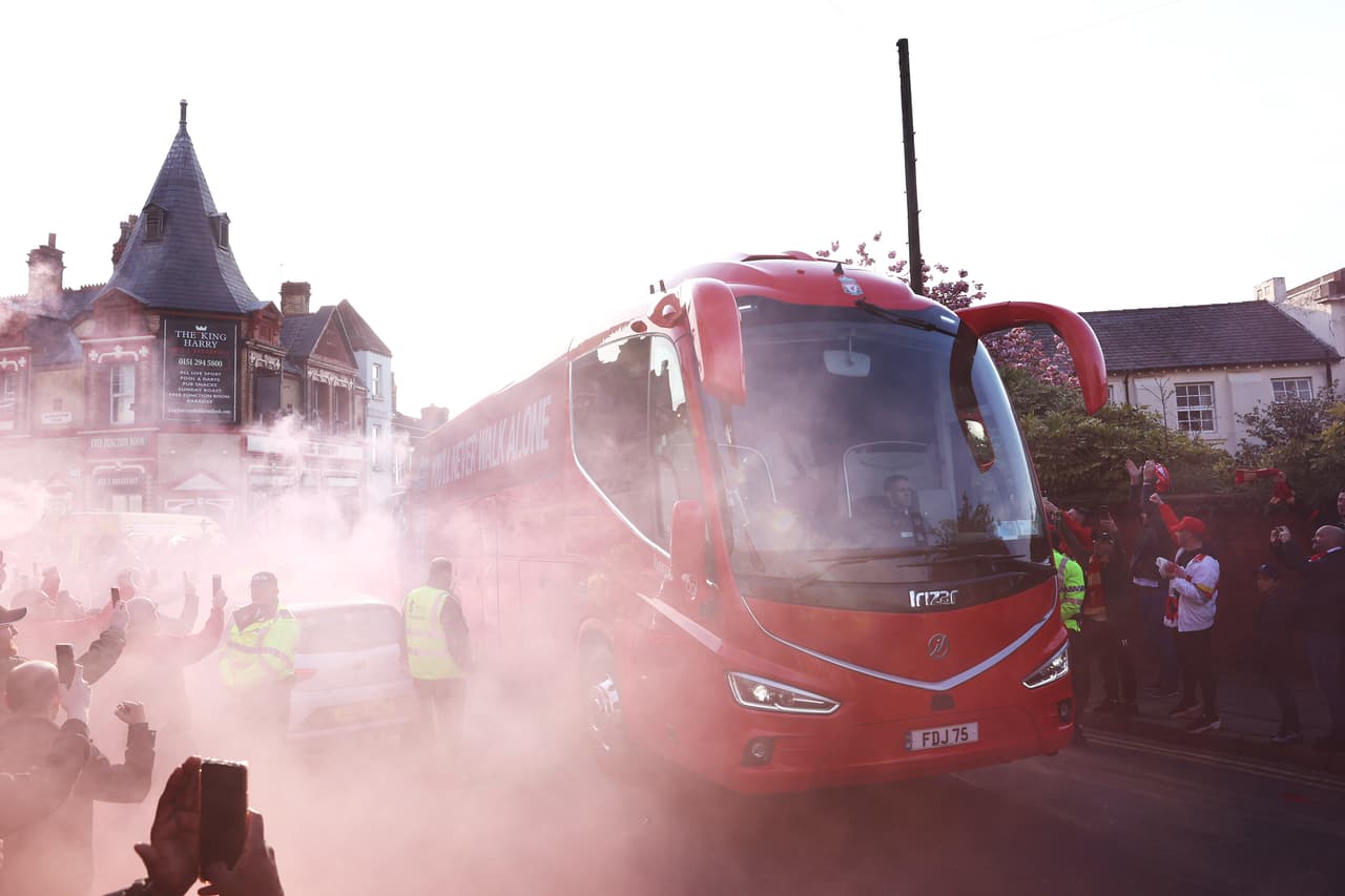 Con goles de Luis Díaz, Salah y Mané, el Liverpool sumó tres importantes puntos en su carrera con el Manchester City por hacerse con la Premier League en un mano a mano formidable.
