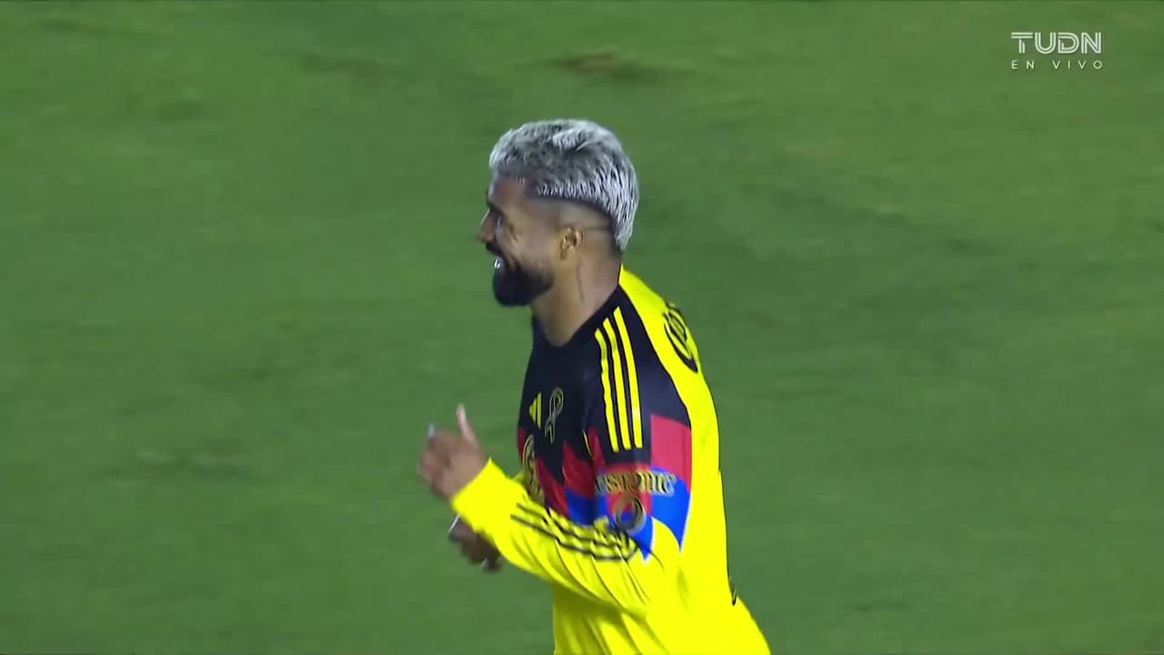 ¡Media vuelta del 'Búfalo' Aguirre para el 2-0 del América!