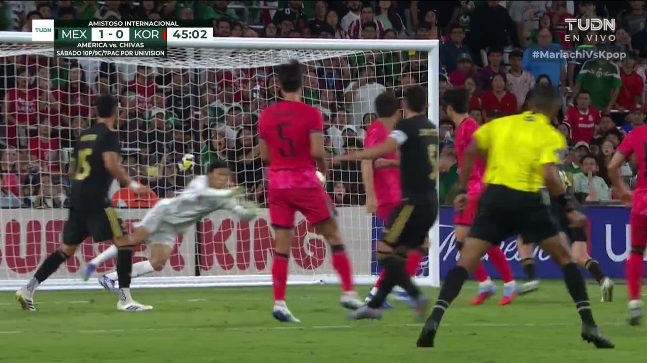 ¡TIRO ATAJADO! disparo por Johan Vásquez.