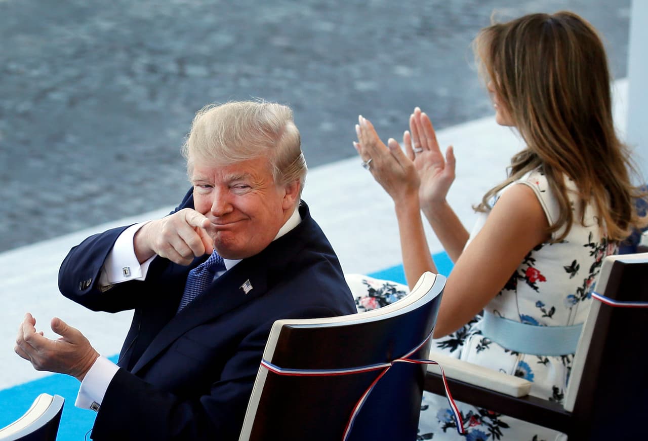 Este fue el último acto en presencia de Trump -desde su llegada a París este jueves, a quien Macron despidió efusivamente antes de tomar camino al aeropuerto para volver a Estados Unidos.