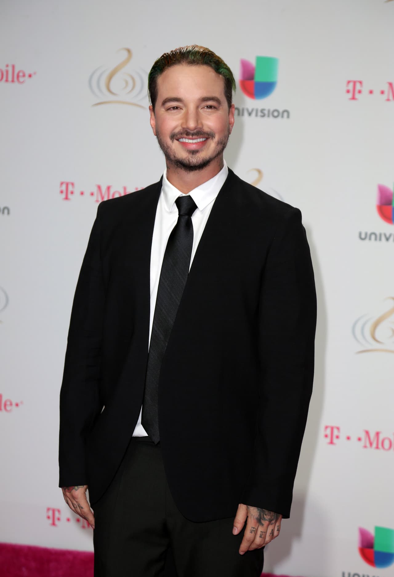 En 2017, con su producción 'Energía', el cantante colombiano obtuvo seis nominaciones y obtuvo el Premio Lo Nuestro a Artista del Año en el Género Urbano y Artista Masculino del Año.