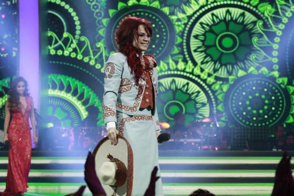 Para su segundo número de la noche, la boricua se vistió de charra.