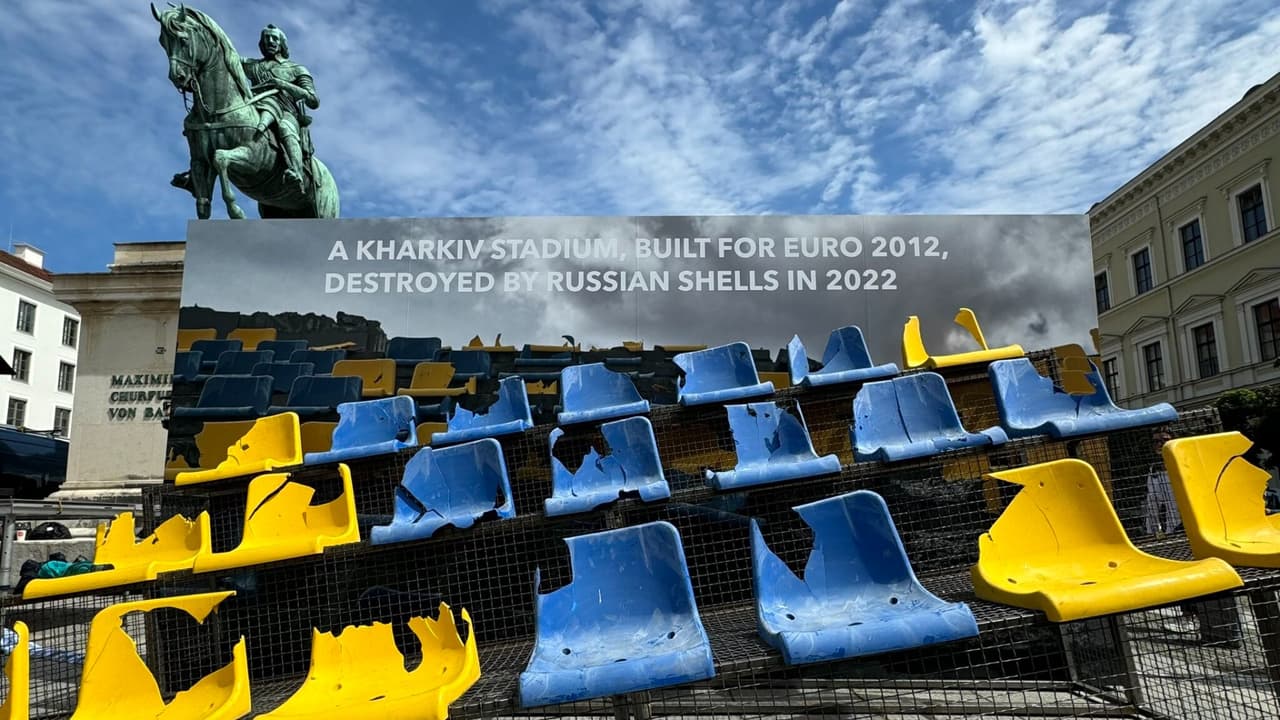 Ucrania lleva a la Euro un trozo de estadio que destruyó Rusia