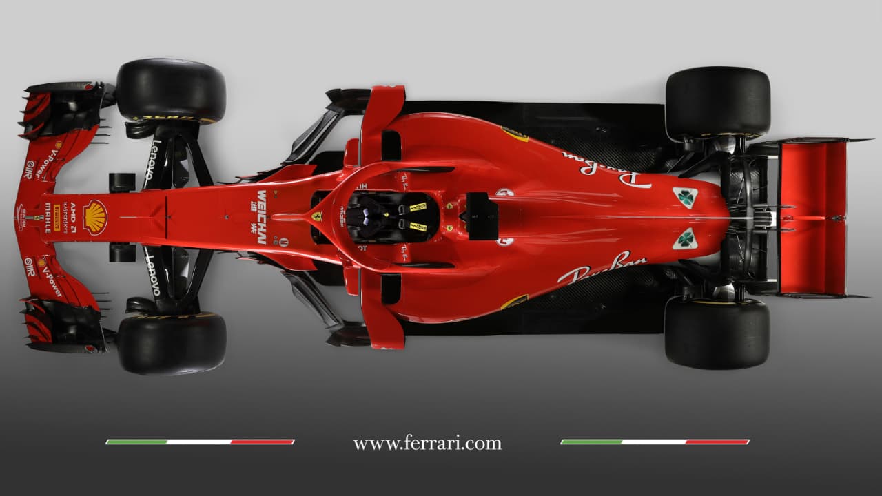 El diseño del monoplaza 2018 consideró una mayor distancia entre ejes y una imagen más agresiva. El halo de seguridad se ve muy bien integrado comparado con los otros equipos. La mirada está dirigida a desbancar a Mercedes.