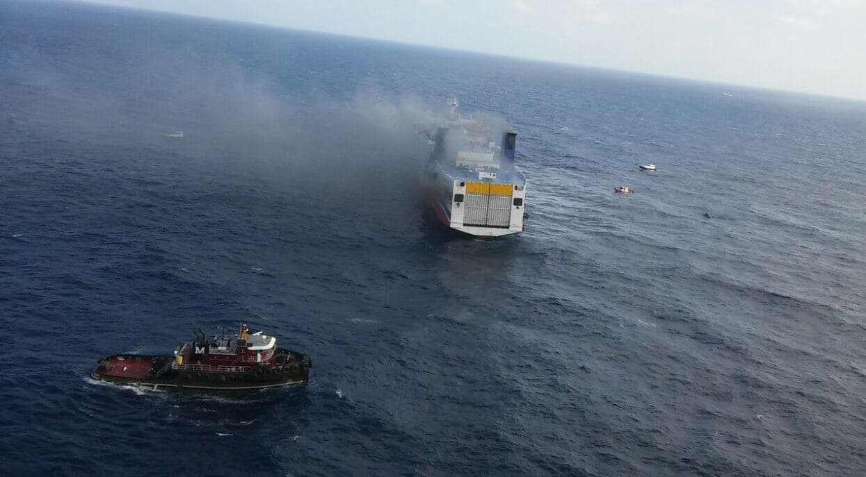 En horas de la mañana se desató un incendio en el ferry Caribbean Fantasy mientras navegaba hacia San Juan, lo que motivó un operativo de la Policía y la Guardia Costera para movilizar el desalojo de medio millar de personas.
<br>