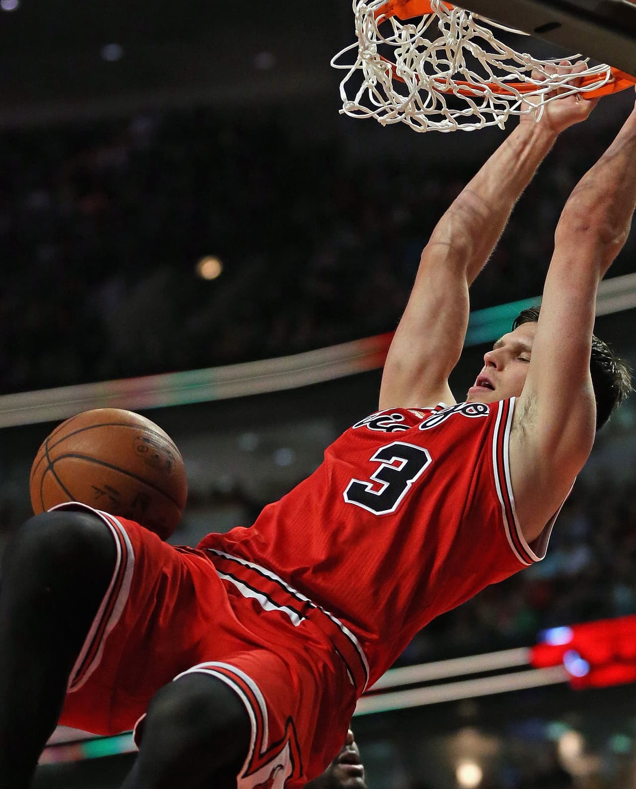 <b>Baloncesto y más. </b>Si quieres vivir toda la pasión de los juegos de los Bulls en Univision Deportes Radio 1200 AM podrás escuchar los 41 juegos en vivo. También podrás escuchar los juegos de los Blackhawks que siguen su tradición de victorias en la Liga Nacional de hockey sobre hielo.
<b> </b>¿Necesitas más razones?
<b> </b>Te esperamos en Univision Deportes Radio 1200 am.