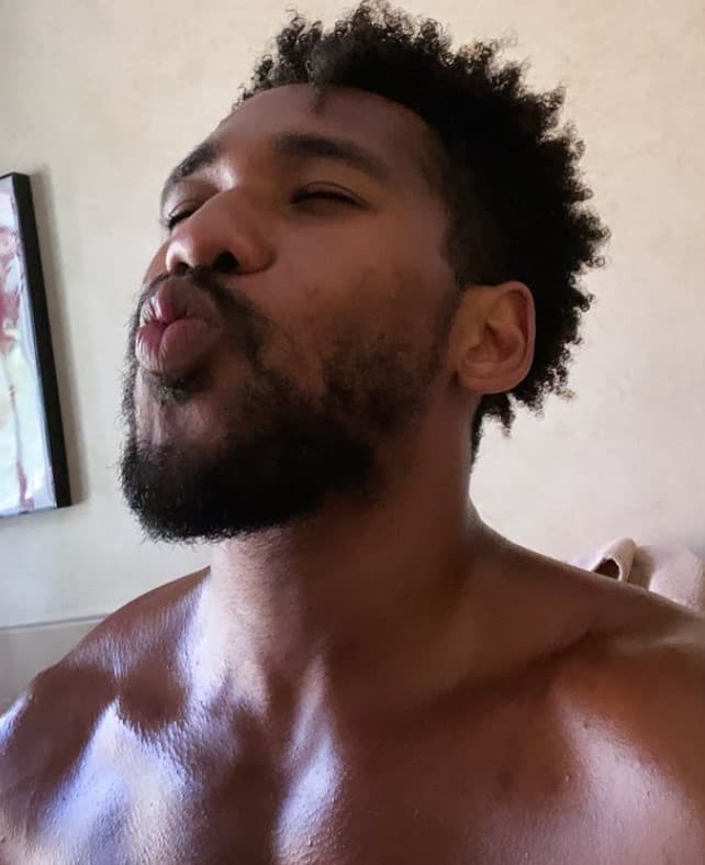 Después de su etapa en Disney ha participado en otras producciones como ‘Four Weddings and a funeral’ y ‘You´re the worst’. Además, en su cuenta de Instagram ha compartido lo cercano que era con el actor Chadwick Boseman, quien falleció en 2020.