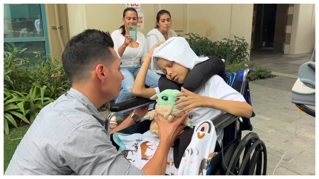 "Ánimo papá": Niño de 11 años con cáncer avanzado cumple el sueño de volver a abrazar a su padre