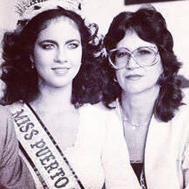 Carmen con su madre.