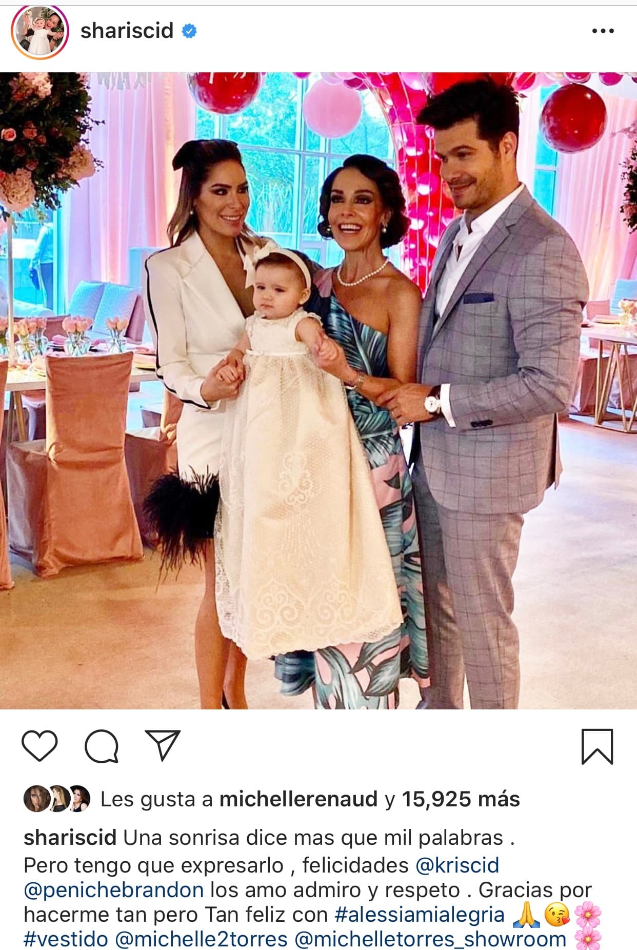 Después del bautizo, se realizó una celebración, en la cual Sharis Cid posó junto a su hija, nieta y yerno.