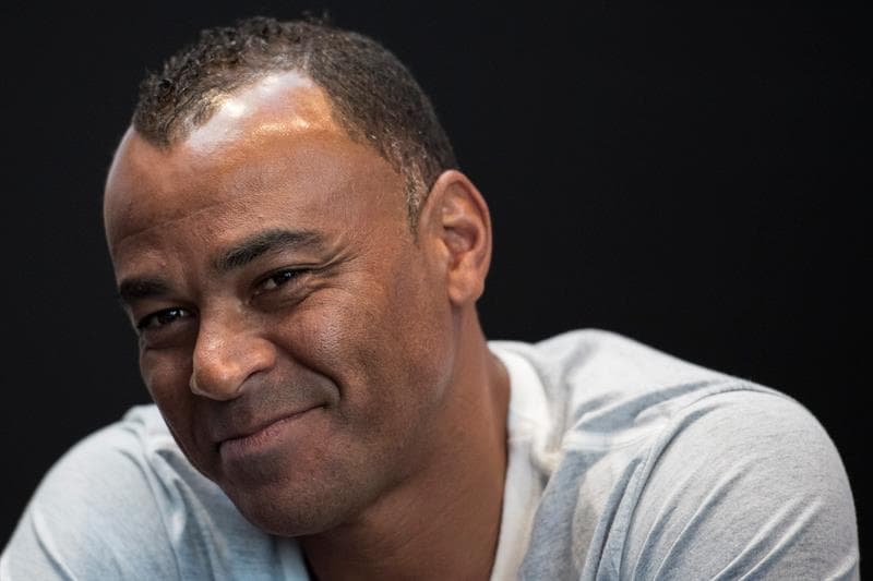 El exjugador de fútbol Cafú se dirige a los periodistas antes del inicio de la gala 'The Best'.