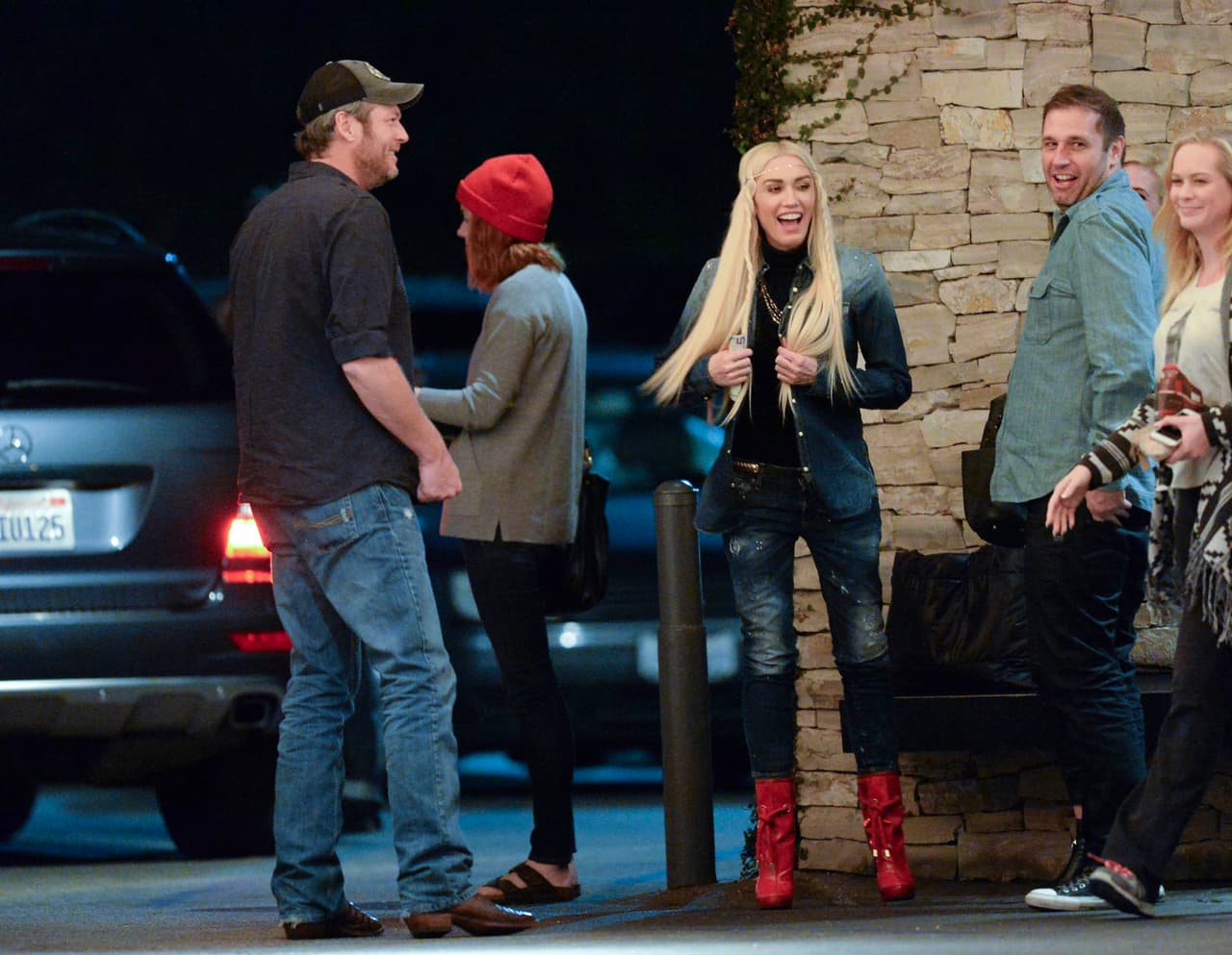 La rubia en turno es Christina Aguilera.