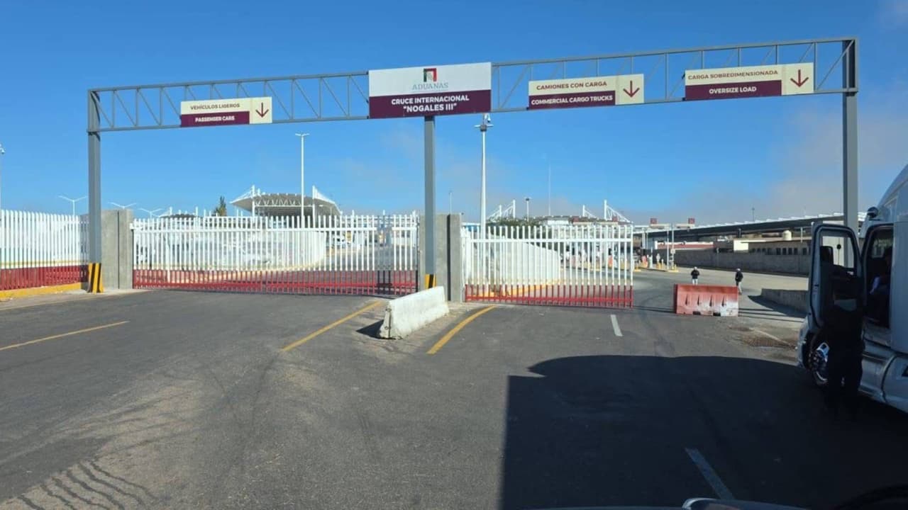 En protesta, productores y transportistas mexicanos cierran Puerto Mariposa en Nogales 