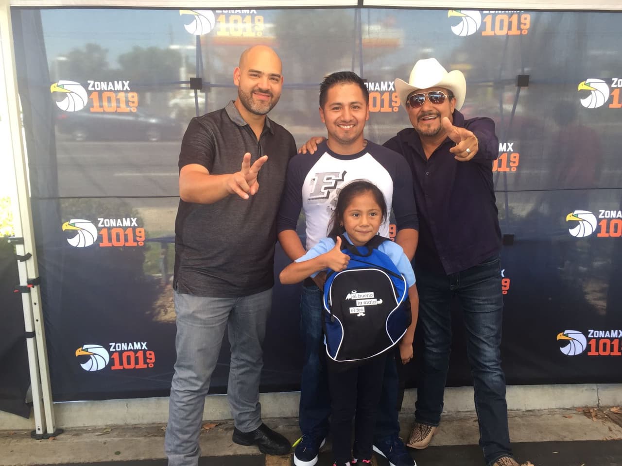 'El Bueno, La Mala y El Feo' no dejan de premiar a los niños en el regreso a clases.