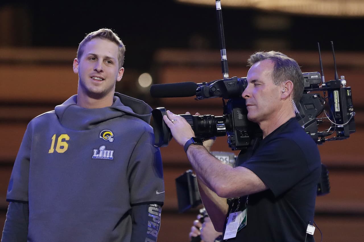 Llegar a un Super Bowl no es fácil, tanto por los rivales como por la superviviencia a la fatiga y a las lesiones. Es por ello que al menos esta noche, ambos rivales se rindieron pleitesías.