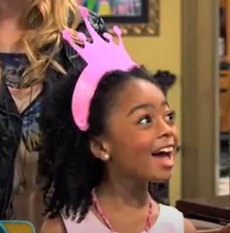 <b>Skai Jackson</b>
<br>La actriz dio vida a la pequeña Zuri Ross en el programa de Disney Channel ‘Jessie’. Zuri era el miembro más joven de la familia Ross y se caracterizaba por ser traviesa y divertida, pero a la vez muy tierna.