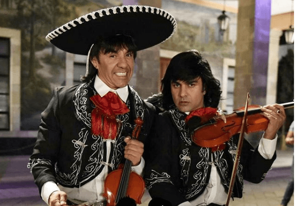 A pesar de que ya había grabado varias cápsulas cómicas para este evento, Uribe se perderá de la justa deportiva pues su lugar fue ocupado por su amigo Ariel Miramontes, mejor conocido como 'Albertano'.